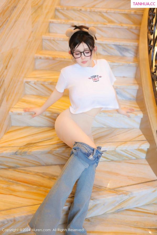 娜娜子呀  [XiuRen]高清写真图 2024.07.05 No.8809 娜娜子yy 翘臀美腿第30张图片